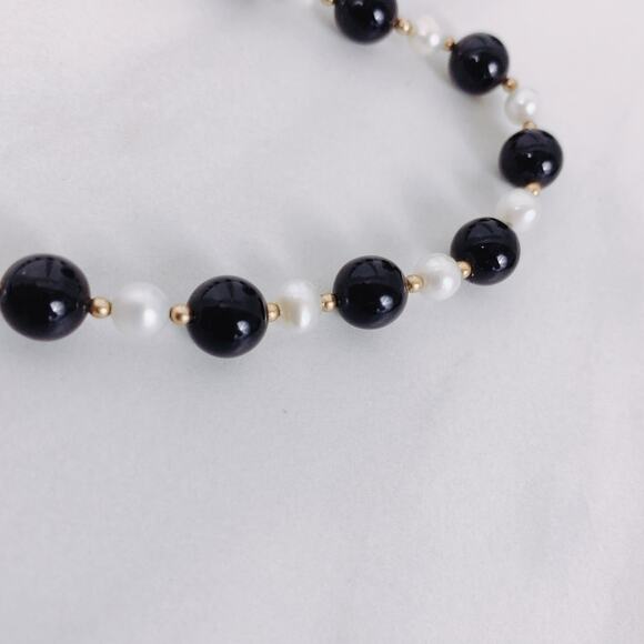 VTG Genuine Pearl & Black Glass 1950s Necklace w/ 14K Gold Filigree Clasp - Picture 15 of 16